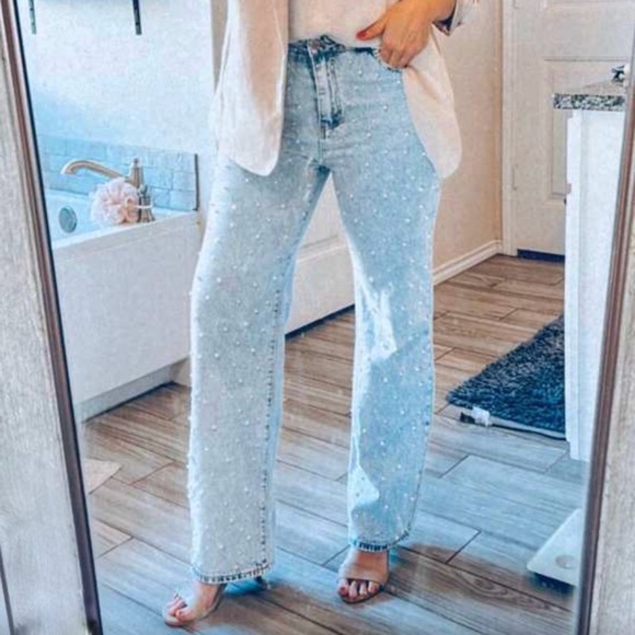 High-Waisted Pearl Jeans (Medium) - Picture 3 of 6